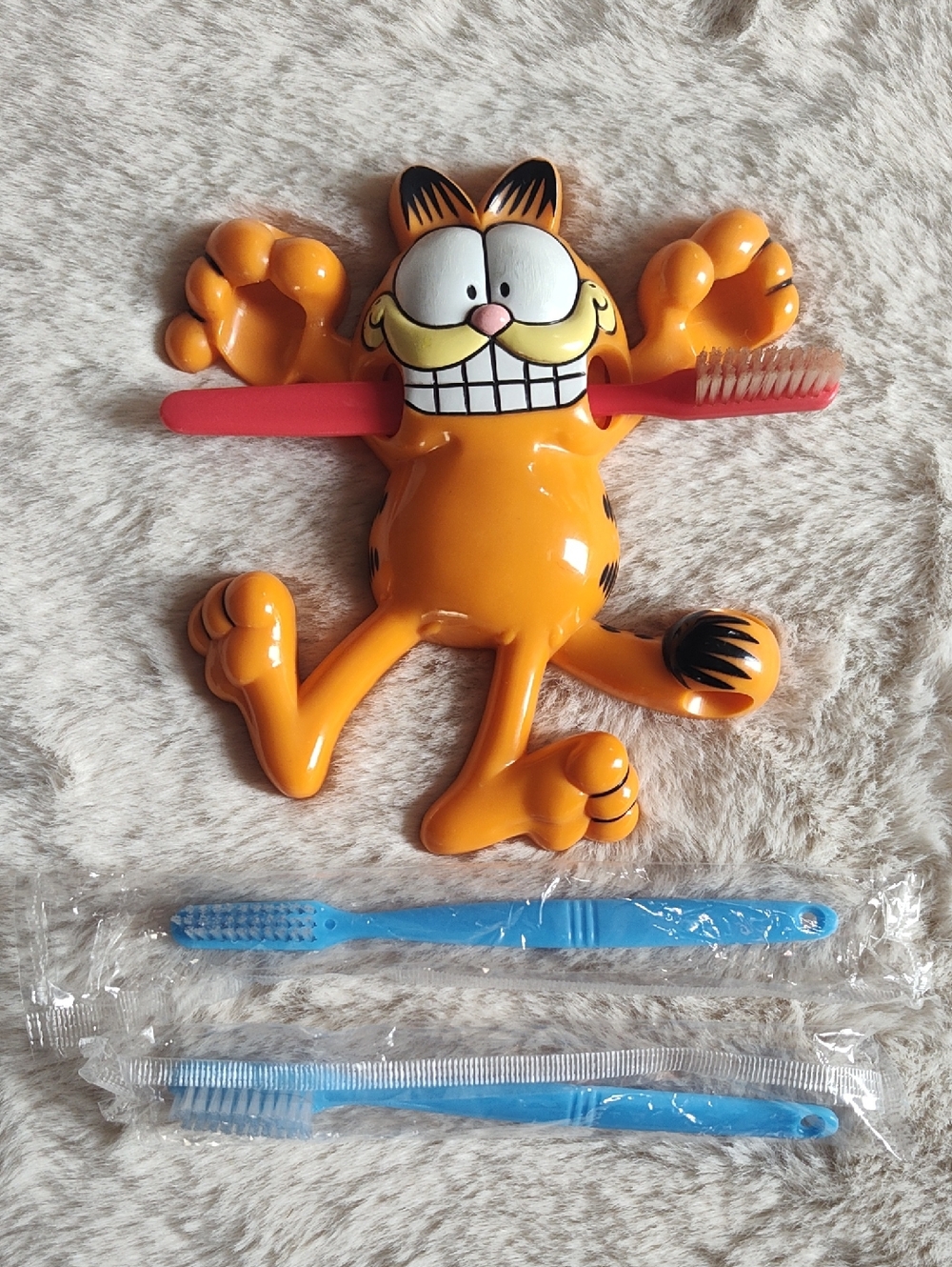 Garfield Plastic Toothbrush Holder — Orange Cartoon Wall Mount With Brushes